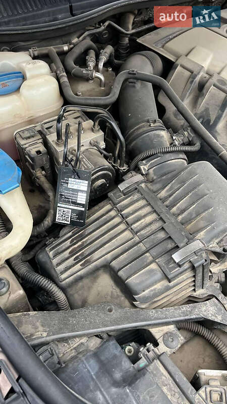 Позашляховик / Кросовер Volkswagen Touareg 2010 в Новоселиці