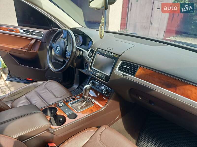 Внедорожник / Кроссовер Volkswagen Touareg 2014 в Черкассах