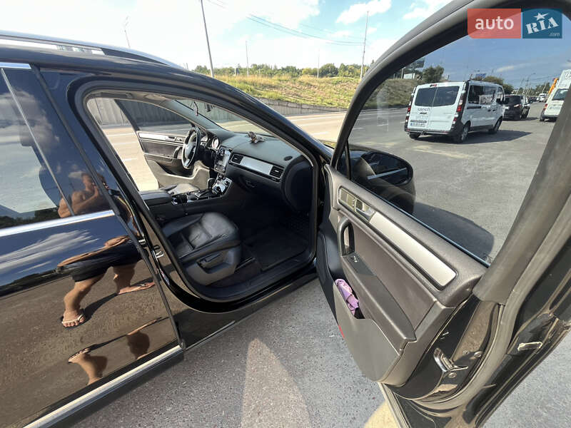 Позашляховик / Кросовер Volkswagen Touareg 2012 в Києві