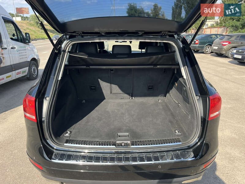 Позашляховик / Кросовер Volkswagen Touareg 2012 в Києві