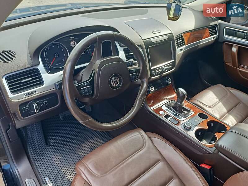 Внедорожник / Кроссовер Volkswagen Touareg 2014 в Черкассах