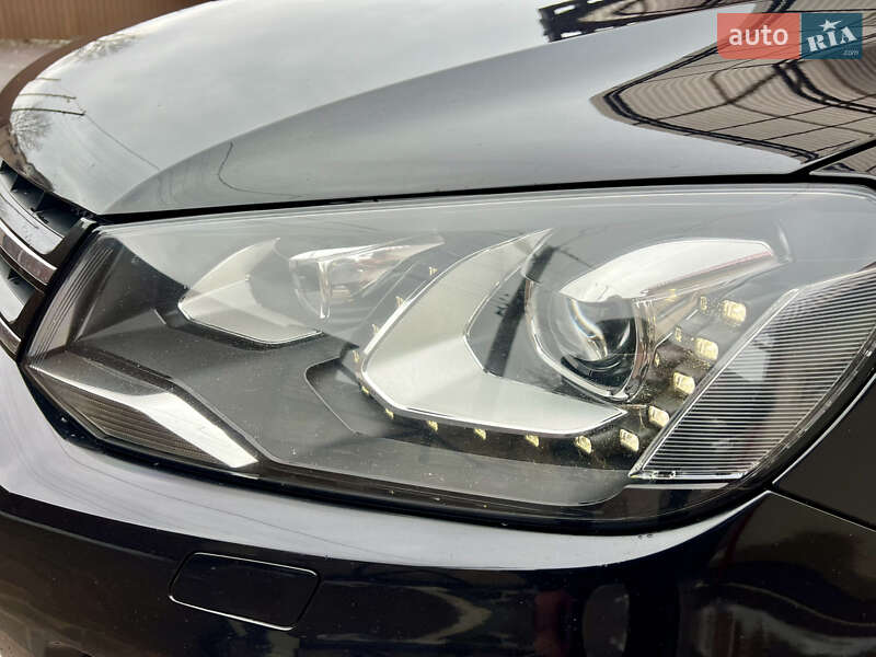 Внедорожник / Кроссовер Volkswagen Touareg 2010 в Черновцах