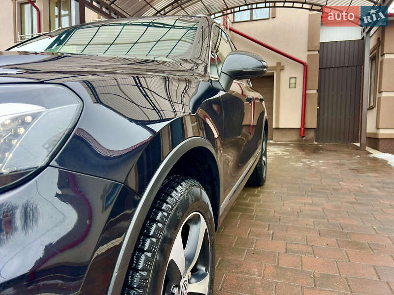 Внедорожник / Кроссовер Volkswagen Touareg 2010 в Черновцах