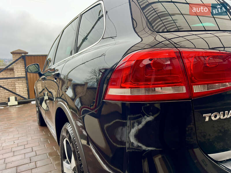 Внедорожник / Кроссовер Volkswagen Touareg 2010 в Черновцах