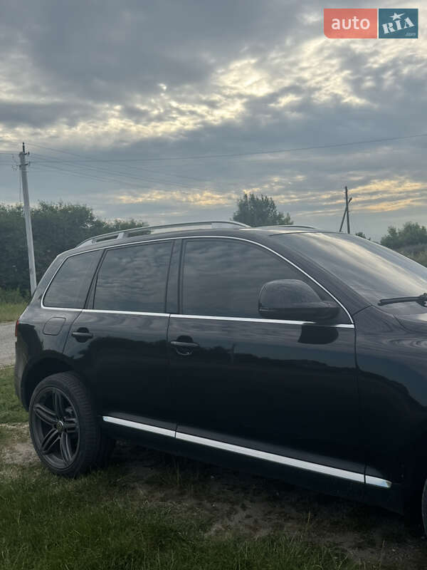 Внедорожник / Кроссовер Volkswagen Touareg 2010 в Шепетовке