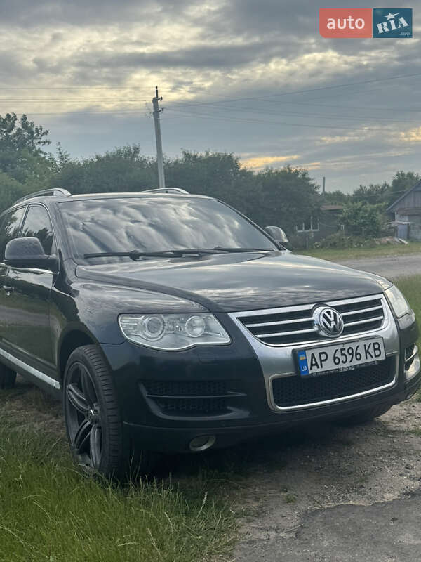 Внедорожник / Кроссовер Volkswagen Touareg 2010 в Шепетовке