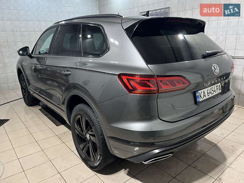 Позашляховик / Кросовер Volkswagen Touareg 2018 в Києві