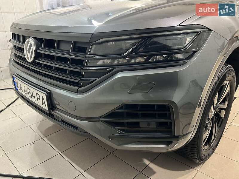 Позашляховик / Кросовер Volkswagen Touareg 2018 в Києві