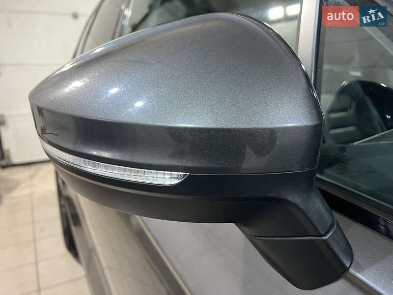 Позашляховик / Кросовер Volkswagen Touareg 2018 в Києві