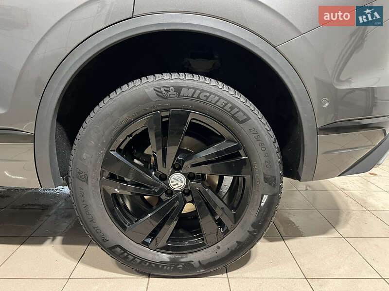 Позашляховик / Кросовер Volkswagen Touareg 2018 в Києві