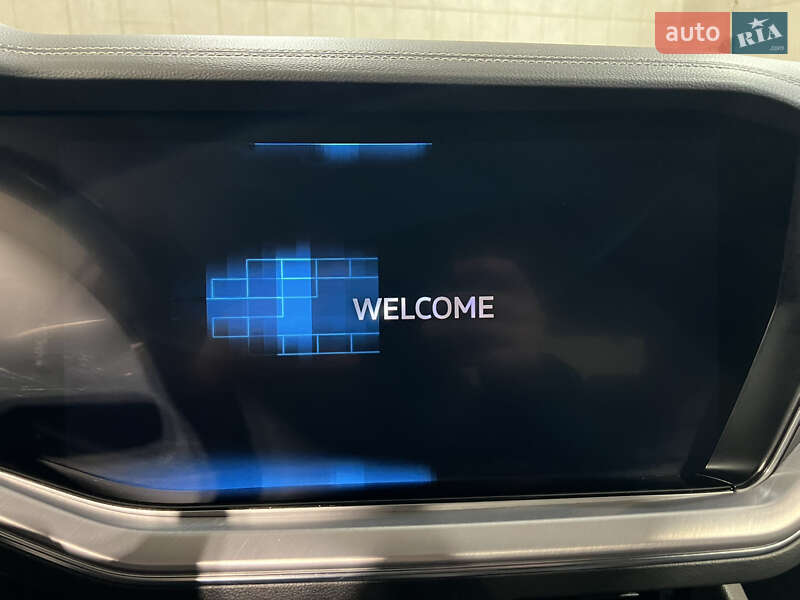 Позашляховик / Кросовер Volkswagen Touareg 2018 в Києві