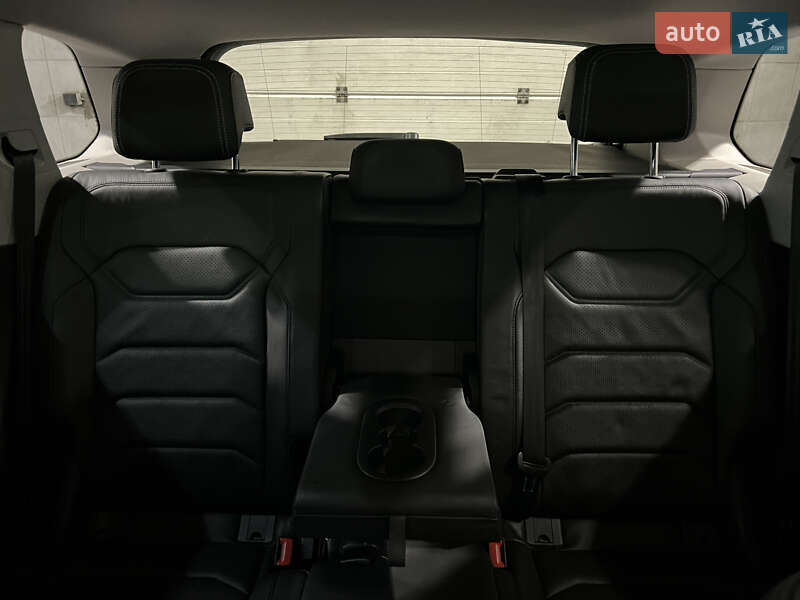 Позашляховик / Кросовер Volkswagen Touareg 2018 в Києві