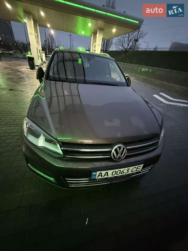 Позашляховик / Кросовер Volkswagen Touareg 2012 в Києві
