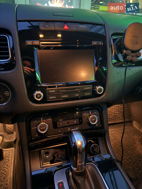 Позашляховик / Кросовер Volkswagen Touareg 2012 в Києві