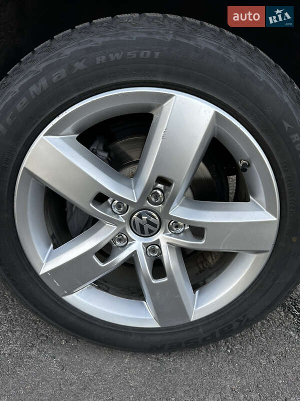 Внедорожник / Кроссовер Volkswagen Touareg 2012 в Харькове