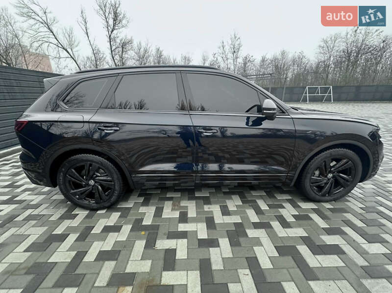 Внедорожник / Кроссовер Volkswagen Touareg 2020 в Киеве