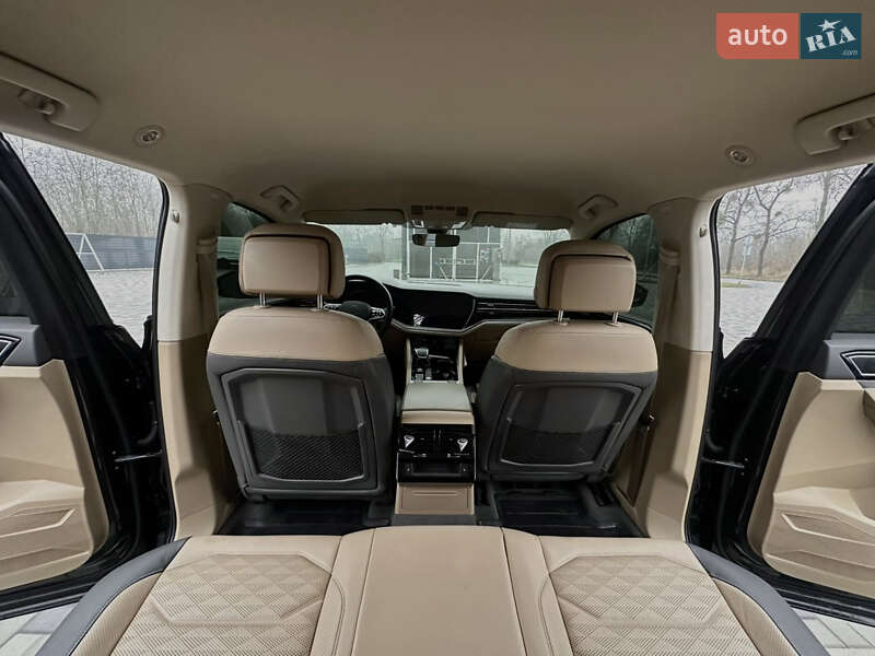 Внедорожник / Кроссовер Volkswagen Touareg 2020 в Киеве