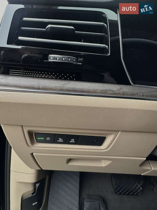 Внедорожник / Кроссовер Volkswagen Touareg 2020 в Киеве