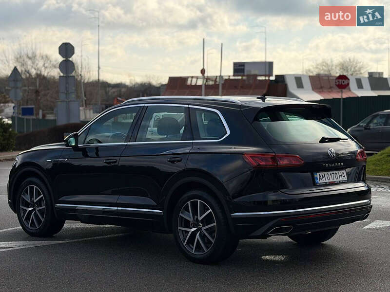 Внедорожник / Кроссовер Volkswagen Touareg 2022 в Киеве