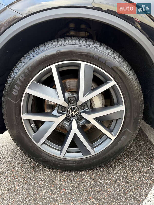 Внедорожник / Кроссовер Volkswagen Touareg 2022 в Киеве