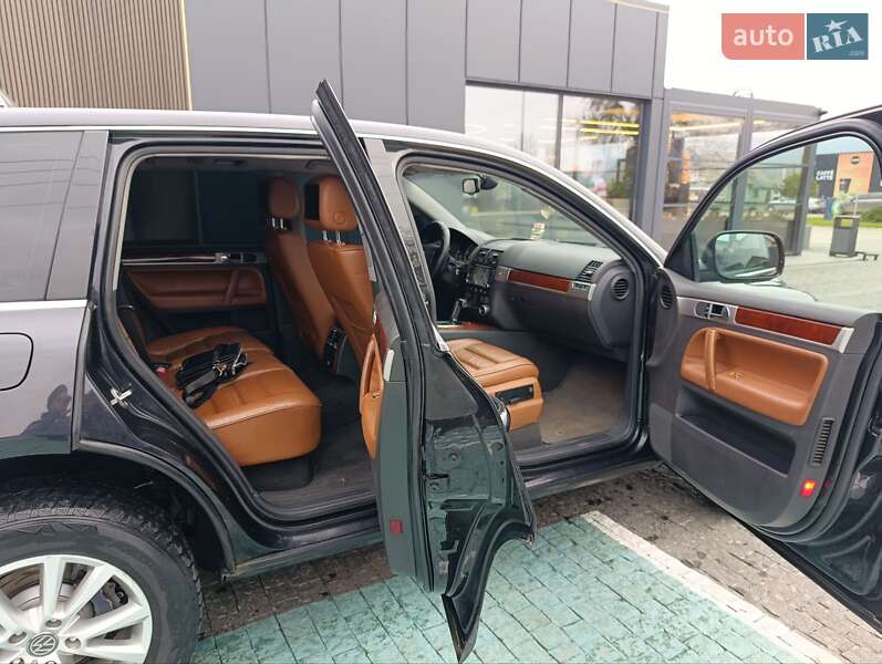 Позашляховик / Кросовер Volkswagen Touareg 2005 в Тячеві