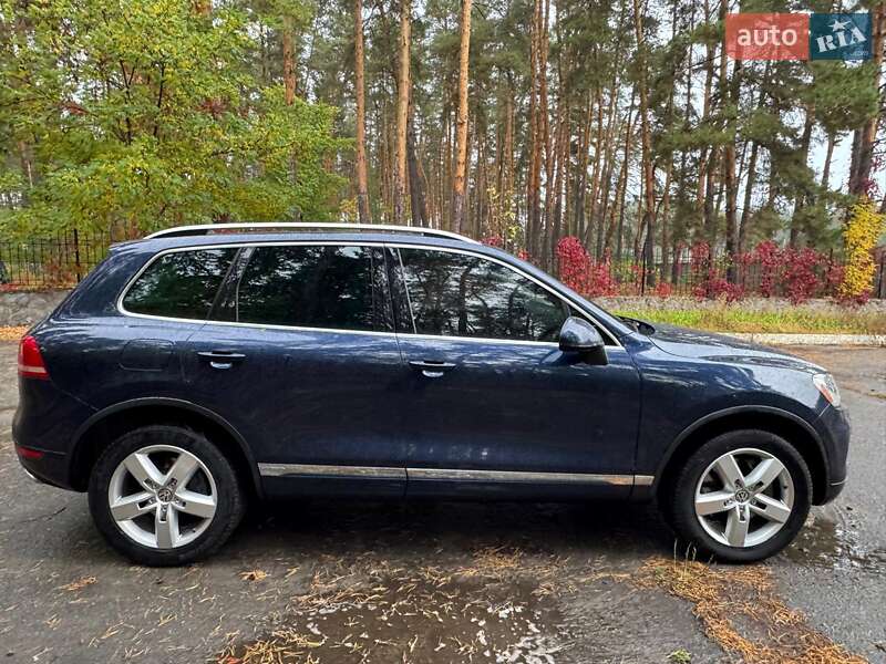Позашляховик / Кросовер Volkswagen Touareg 2013 в Полтаві