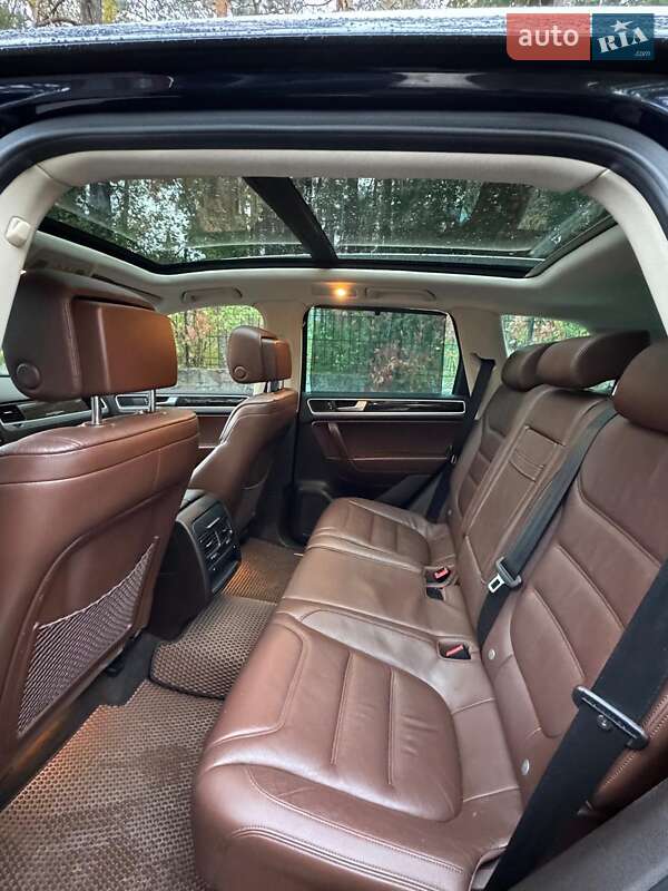 Позашляховик / Кросовер Volkswagen Touareg 2013 в Полтаві