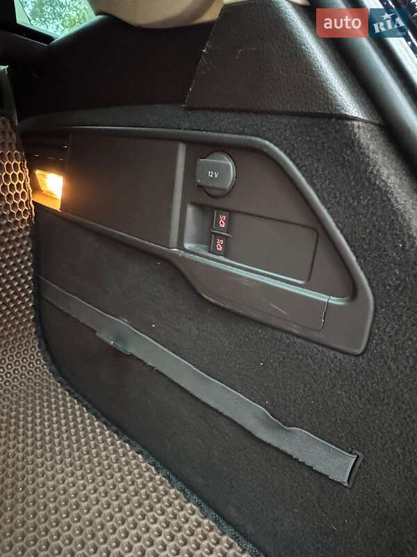 Позашляховик / Кросовер Volkswagen Touareg 2013 в Полтаві