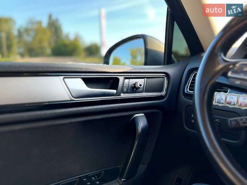 Внедорожник / Кроссовер Volkswagen Touareg 2014 в Богуславе