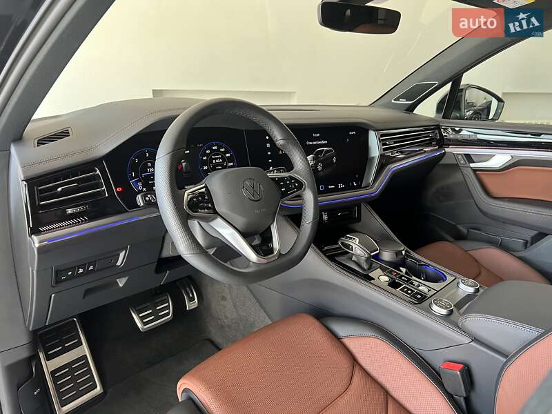 Позашляховик / Кросовер Volkswagen Touareg 2024 в Києві