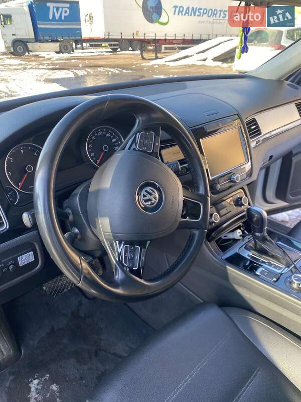 Внедорожник / Кроссовер Volkswagen Touareg 2014 в Львове