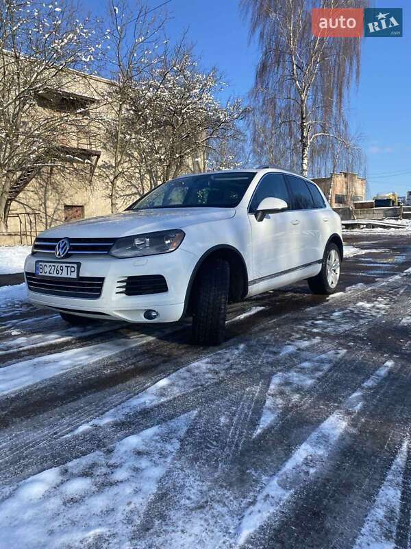 Внедорожник / Кроссовер Volkswagen Touareg 2014 в Львове