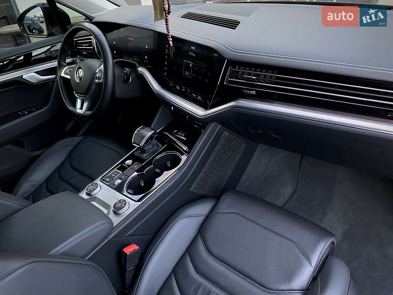 Позашляховик / Кросовер Volkswagen Touareg 2019 в Мукачевому