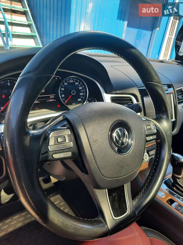 Внедорожник / Кроссовер Volkswagen Touareg 2013 в Изюме