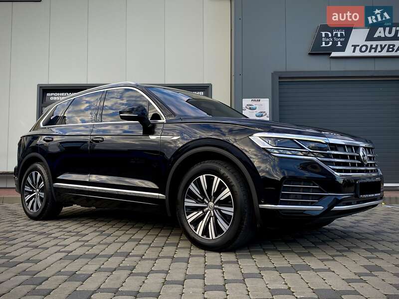 Позашляховик / Кросовер Volkswagen Touareg 2019 в Мукачевому