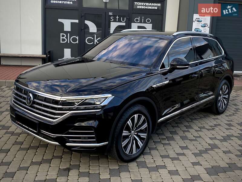 Позашляховик / Кросовер Volkswagen Touareg 2019 в Мукачевому
