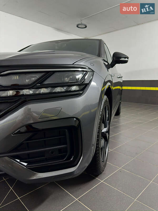 Позашляховик / Кросовер Volkswagen Touareg 2022 в Козятині