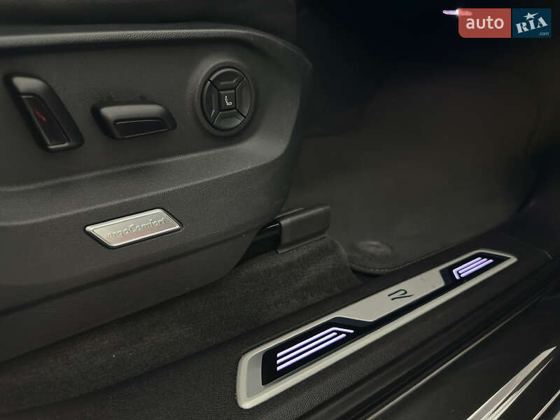 Позашляховик / Кросовер Volkswagen Touareg 2022 в Козятині