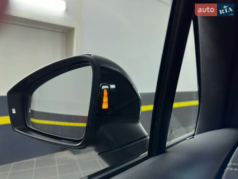 Позашляховик / Кросовер Volkswagen Touareg 2022 в Козятині