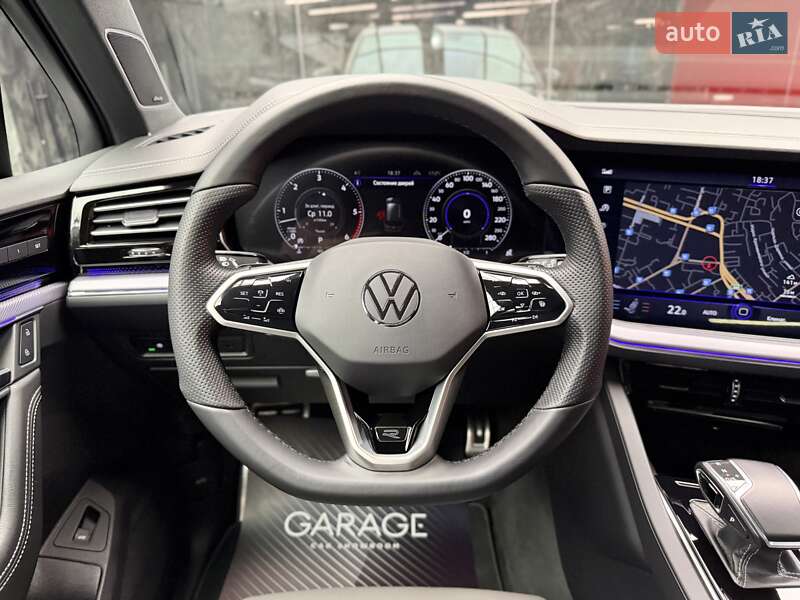 Внедорожник / Кроссовер Volkswagen Touareg 2021 в Киеве
