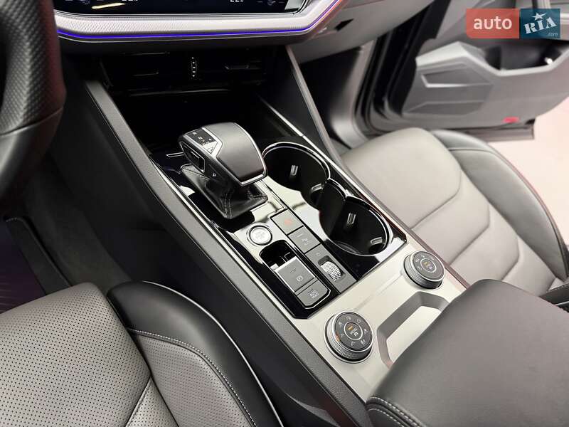 Внедорожник / Кроссовер Volkswagen Touareg 2021 в Киеве