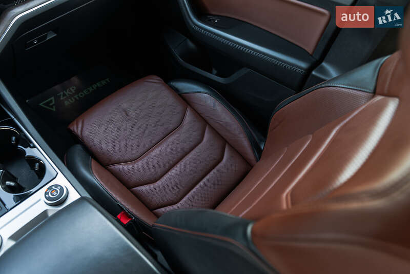 Внедорожник / Кроссовер Volkswagen Touareg 2019 в Мукачево