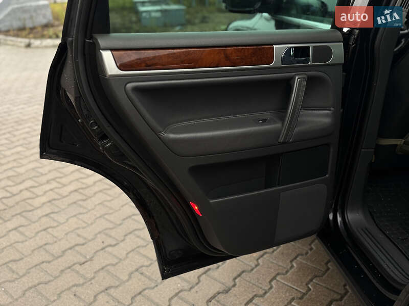 Внедорожник / Кроссовер Volkswagen Touareg 2006 в Сумах