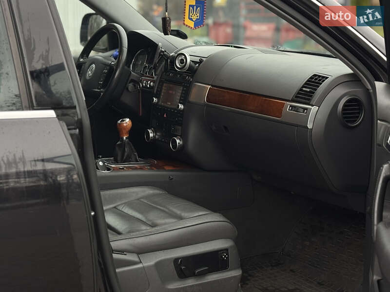 Внедорожник / Кроссовер Volkswagen Touareg 2006 в Сумах