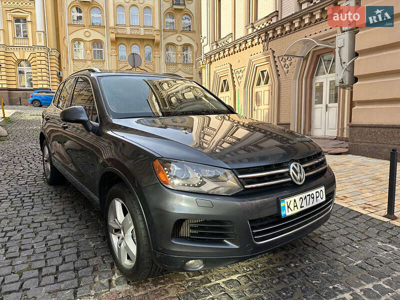 Позашляховик / Кросовер Volkswagen Touareg 2011 в Києві