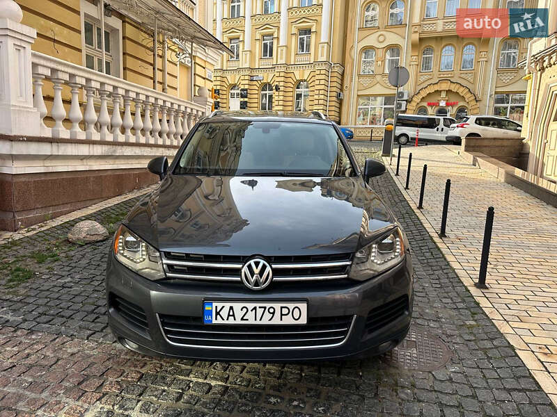Позашляховик / Кросовер Volkswagen Touareg 2011 в Києві