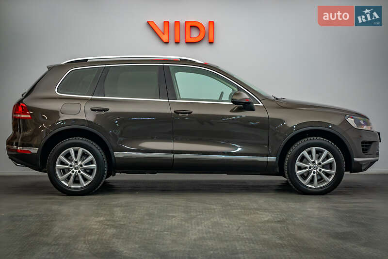 Позашляховик / Кросовер Volkswagen Touareg 2015 в Києві