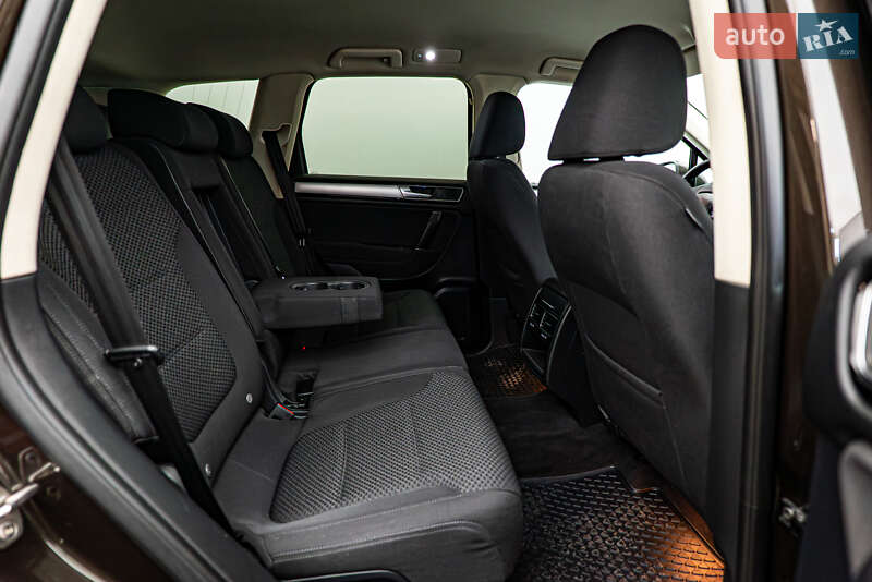 Позашляховик / Кросовер Volkswagen Touareg 2015 в Києві