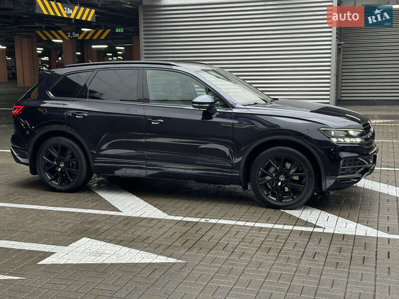 Внедорожник / Кроссовер Volkswagen Touareg 2021 в Киеве