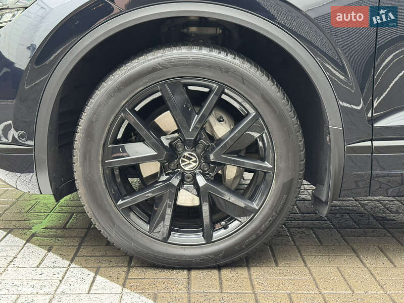 Внедорожник / Кроссовер Volkswagen Touareg 2021 в Киеве
